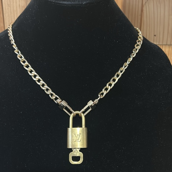 Louis Vuitton #311 Bass Lock/Key And 22”Unbranded Chain - Picture 1 of 10